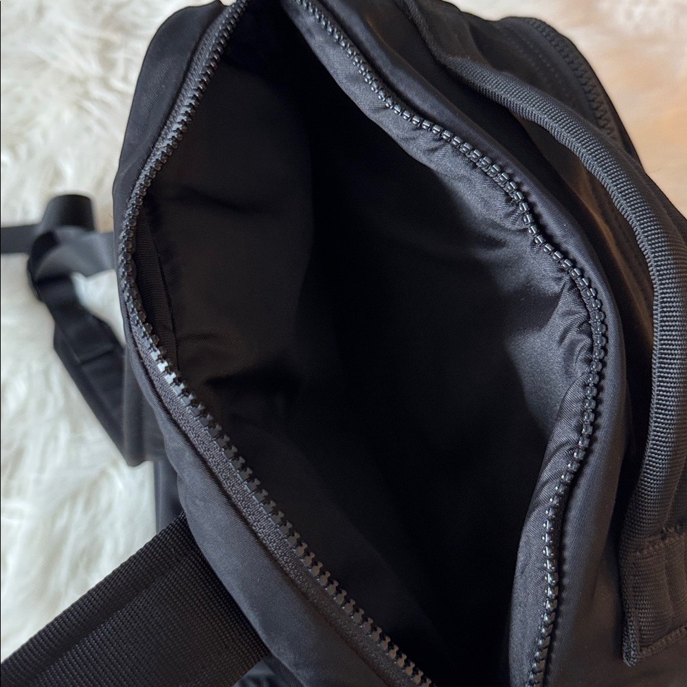 New Crew Backpack 22L - Picture 5 of 8